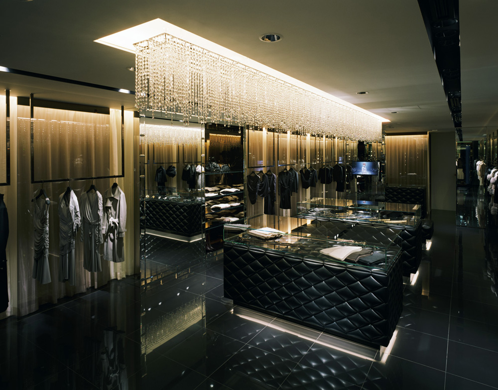NOVE SPAZIO 丸の内路面店/ノーベスパジオ 丸の内路面店/店舗設計・ショップデザイン:洋服・ファッションブランド