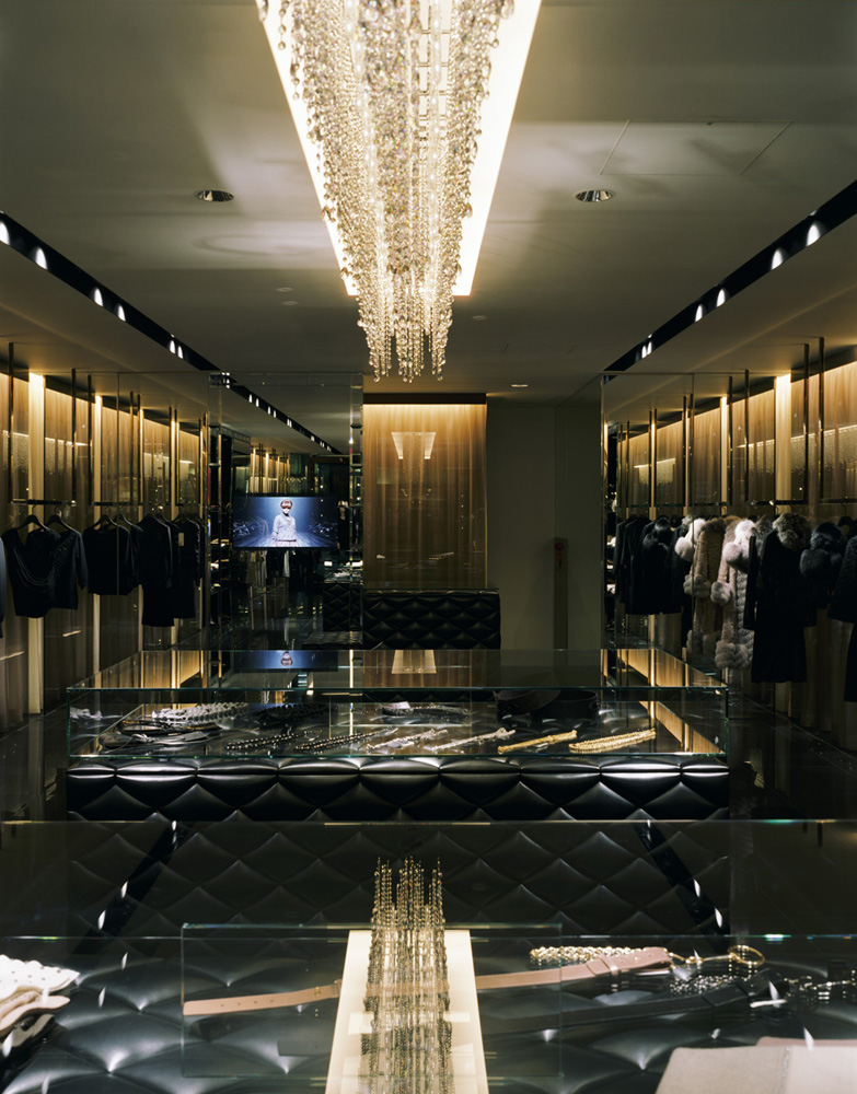 NOVE SPAZIO 丸の内路面店/ノーベスパジオ 丸の内路面店/店舗設計・ショップデザイン:洋服・ファッションブランド